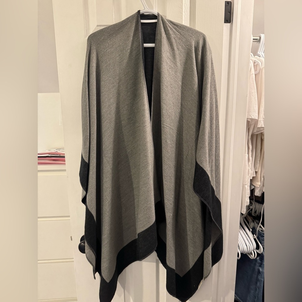 Reversible Black and Gray Shawl - Picture 2 of 3